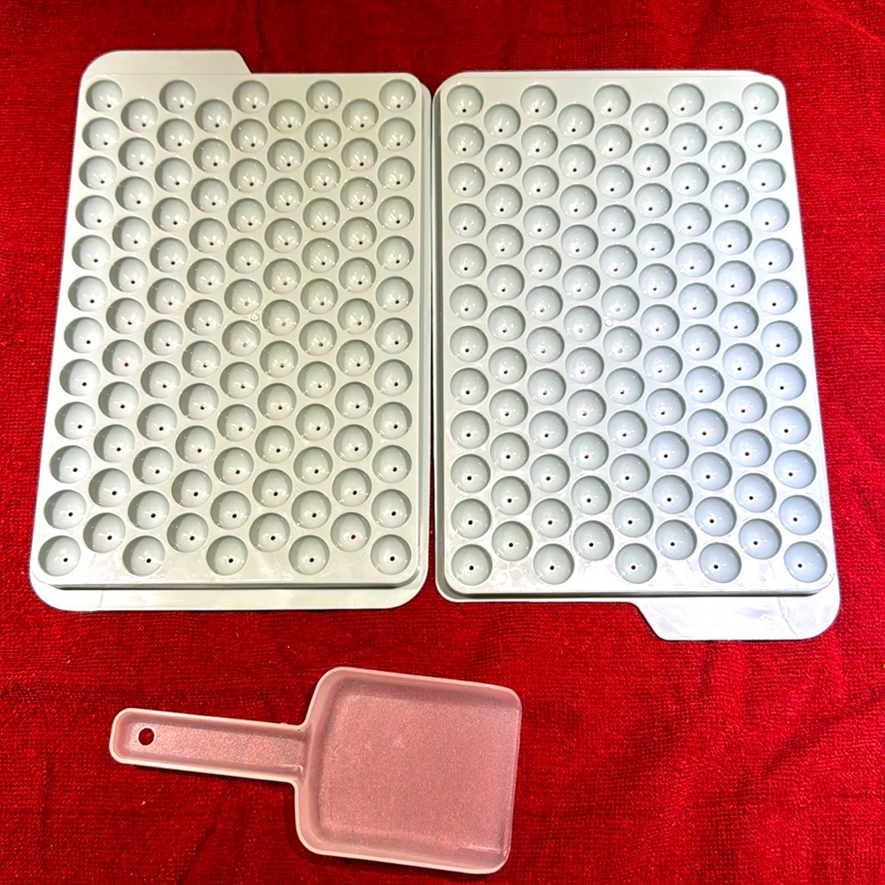 Mini Ice Cube Tray with Storage Container - Picture 3 of 9